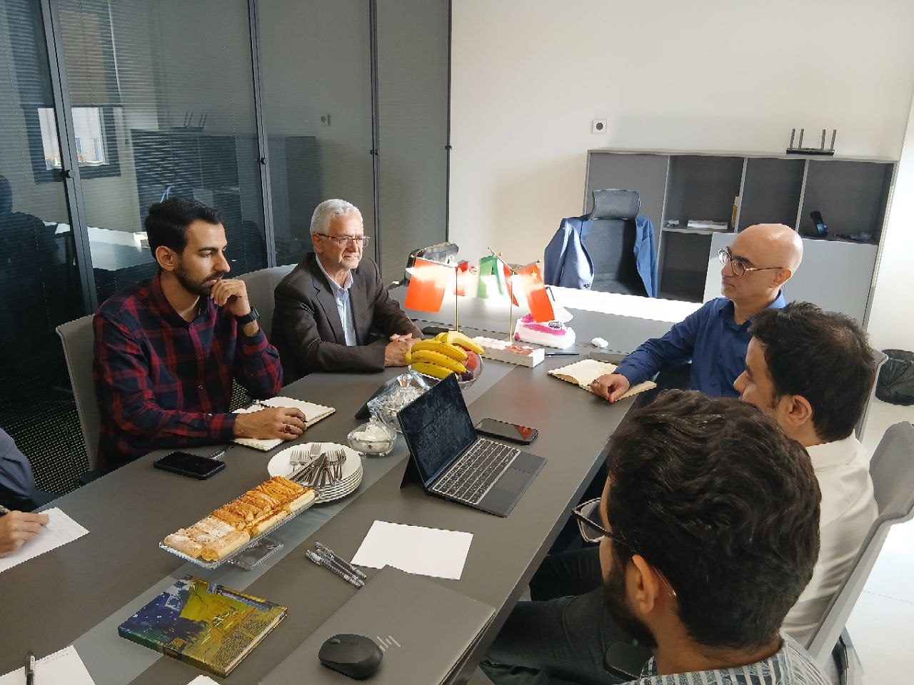 Cordial meeting with Dr. Sabeqi, Iran's former cultural attaché in China Cordial meeting with Dr. Sabeqi, Iran's former cultural attaché in China