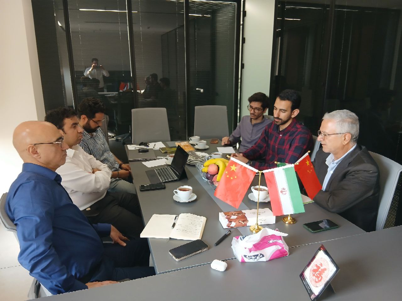 Cordial meeting with Dr. Sabeqi, Iran's former cultural attaché in China Cordial meeting with Dr. Sabeqi, Iran's former cultural attaché in China
