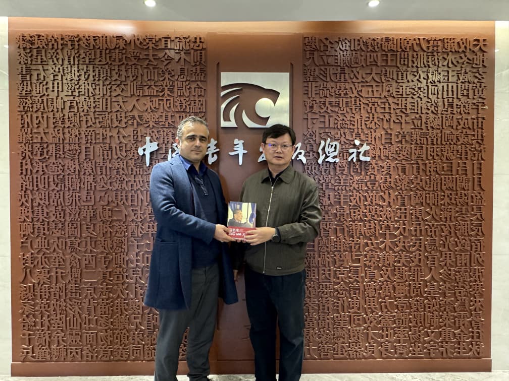 Meeting with Youth Publisher in Beijing to collaborate on publishing the book "The Last 600 Days of Zhou Enlai"