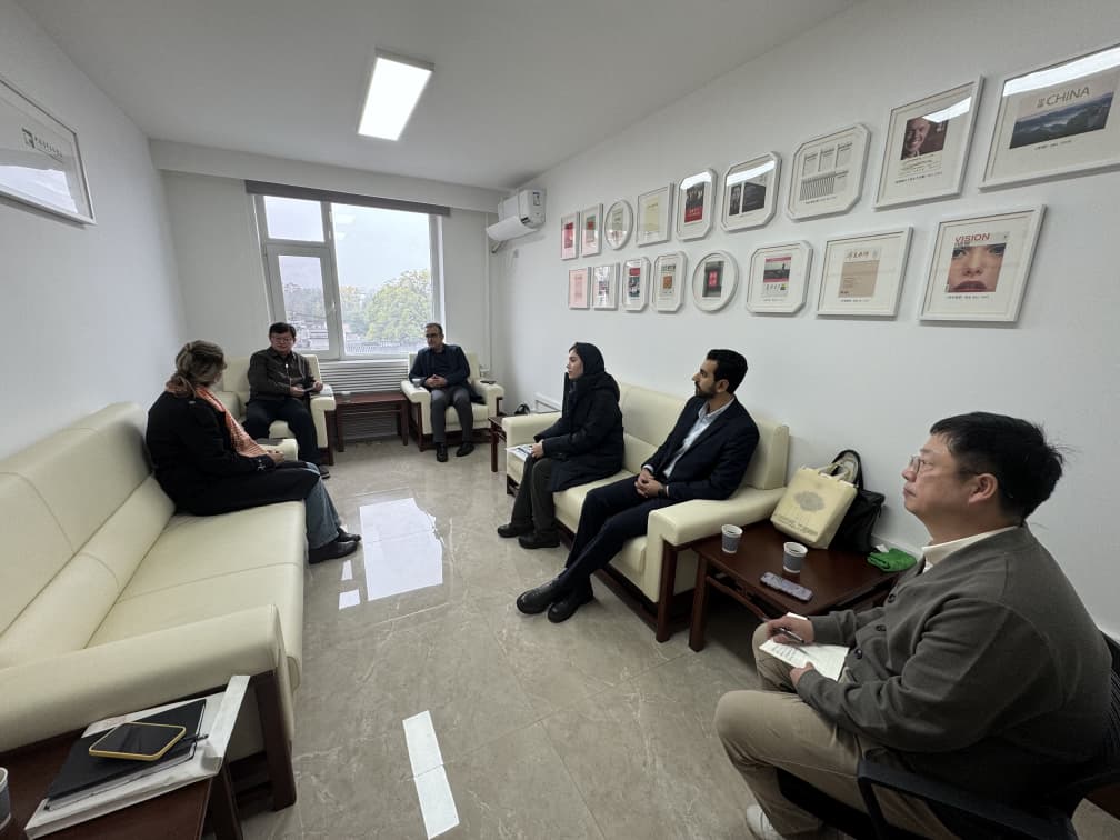 Meeting with Youth Publisher in Beijing to collaborate on publishing the book "The Last 600 Days of Zhou Enlai"