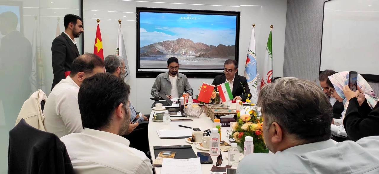 A meeting to review China's development experience was held + meeting report