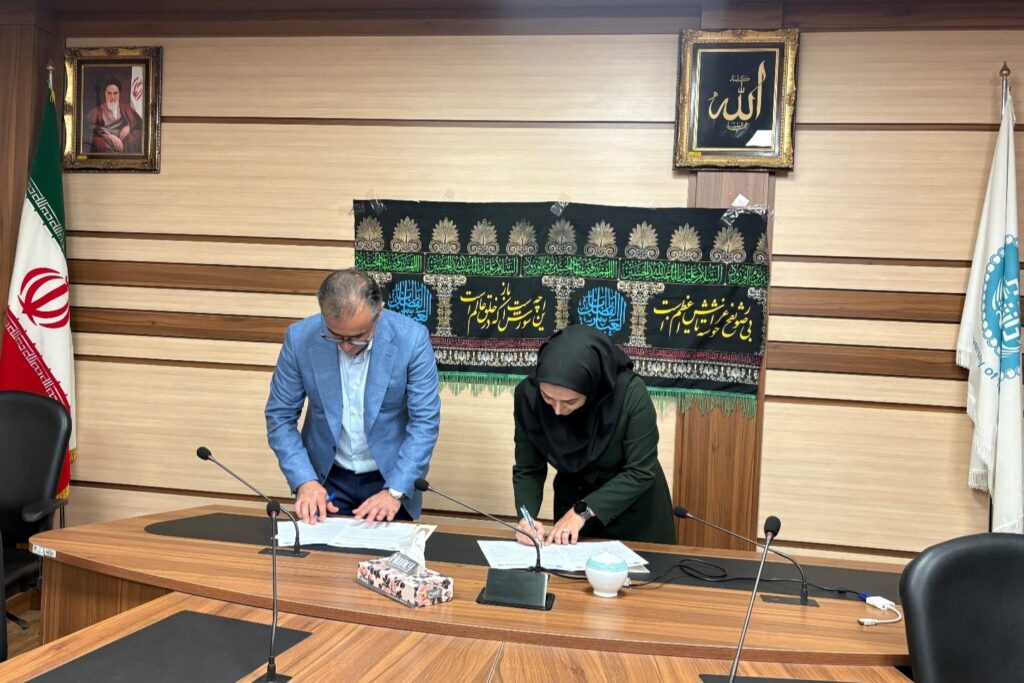 Signing of a Memorandum of Understanding between the Iranian Institute for Belt and Road Studies and the Center of Excellence in International Studies at the University of Tehran.